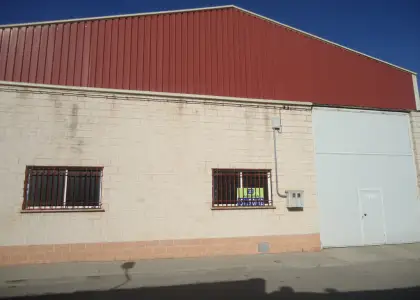 Alquiler de nave industrial en zona divina pastora en Manzanares