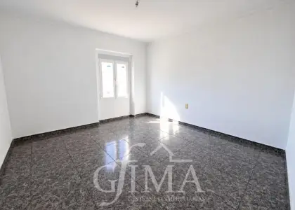 Amplia casa en esquina de dos plantas con 5 dormitorios, local y terraza cubierta en zona príncipe alfonso en Tomelloso