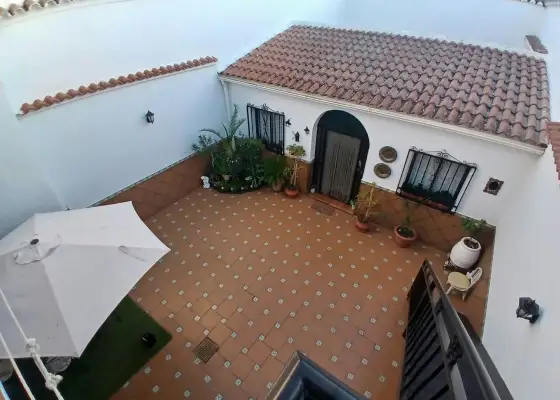 Casa/Chalet pareado En Venta Calle Bernardo Balbuena, Zona Paseo de la Estación - Calle Cristo, Valdepeñas