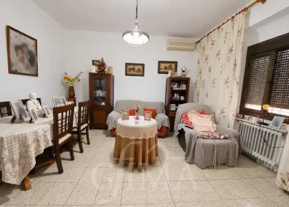 Casa de 4 dormitorios con patio, corral y cochera en parcela de 355 m² en Tomelloso en Tomelloso