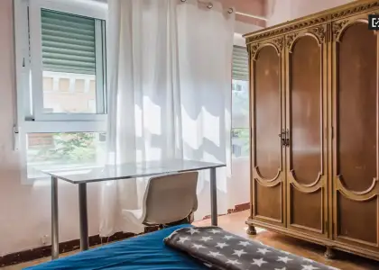 Elegante habitación en alquiler en apartamento de 3 dormitorios, Ciutat Vella en Valencia