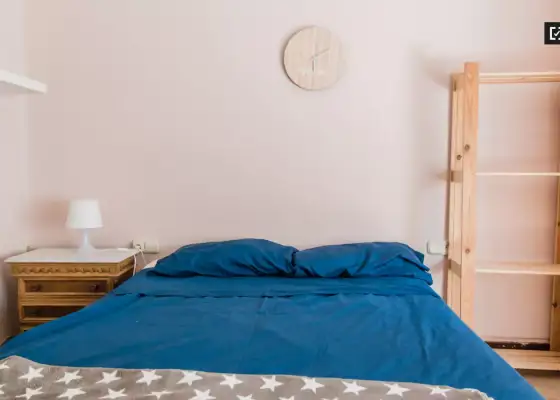 Elegante habitación en alquiler en apartamento de 3 dormitorios, Ciutat Vella en Valencia