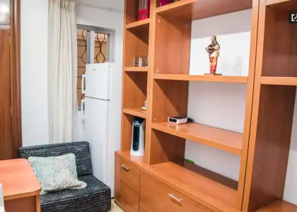 Habitación amueblada en apartamento de 3 dormitorios, L'Olivereta en Valencia