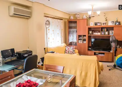 Habitación amueblada en apartamento de 3 dormitorios, L'Olivereta en Valencia