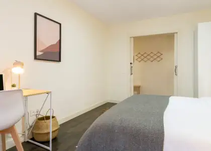 Habitación en piso compartido de 3 dormitorios en alquiler en Alicante, ideal para profesionales y estudiantes en Alicante (Alacant)