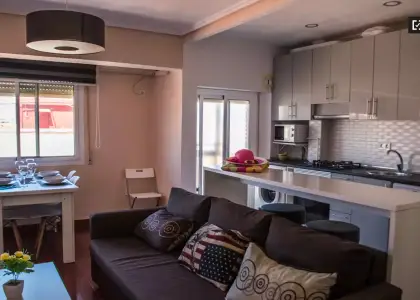 Habitación en piso compartido de 3 habitaciones en alquiler en Cabanyal-Canyamelar, perfecta para profesionales y estudiantes en Valencia