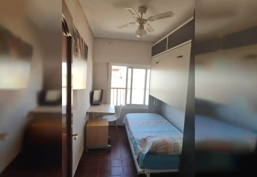 Habitación en piso compartido de 3 habitaciones en alquiler en Cabanyal-Canyamelar, perfecta para profesionales y estudiantes en Valencia