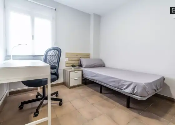 Habitación en piso compartido de 4 habitaciones en alquiler en Albors, solo profesionales en Valencia