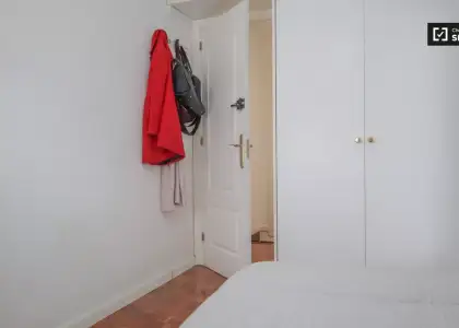 Habitación en piso compartido de 4 habitaciones en alquiler en Fontarrón, ideal para profesionales y estudiantes. en Madrid