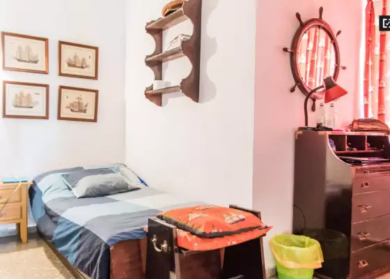 Habitación en piso compartido de 4 habitaciones en alquiler en La Creu del Grau, solo para profesionales y estudiantes en Valencia