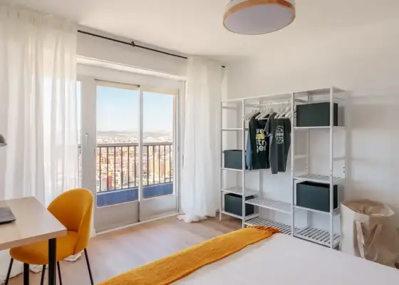 Habitación en piso compartido de 5 habitaciones en Alicante, no fumadores, no se admiten mascotas. en Alicante (Alacant)