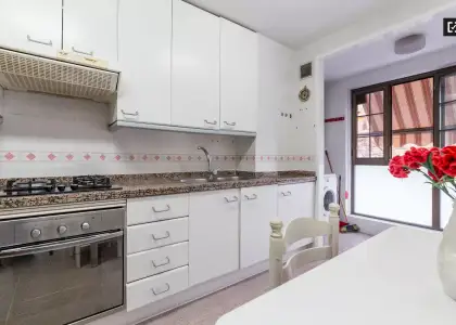 Habitación en piso compartido de 5 habitaciones en alquiler en Ciutat Jardí en Valencia