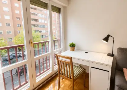 Habitación en un apartamento compartido de 4 habitaciones en Azpilagaña. en Pamplona