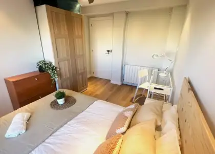 Habitación en un apartamento compartido de 7 habitaciones en alquiler en Mont-Olivet. en Valencia