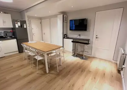Habitación en un apartamento compartido de 7 habitaciones en alquiler en Mont-Olivet. en Valencia