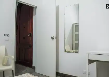 Habitación en un piso compartido de 10 habitaciones en alquiler en Sant Francesc. en Valencia