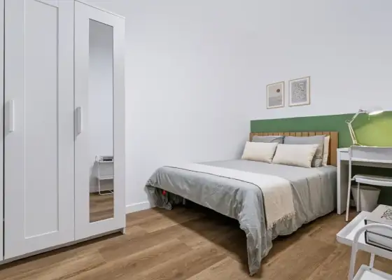 Habitación en un piso compartido de 11 habitaciones en Sol, solo para profesionales y estudiantes. en Madrid