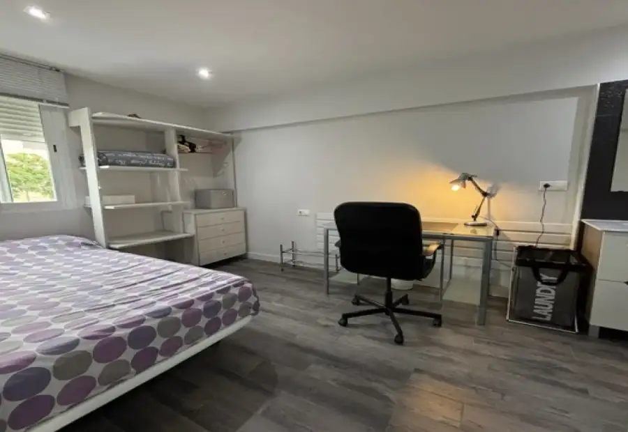 Habitación en un piso compartido de 3 dormitorios en alquiler en La Carrasca, Valencia. en Valencia