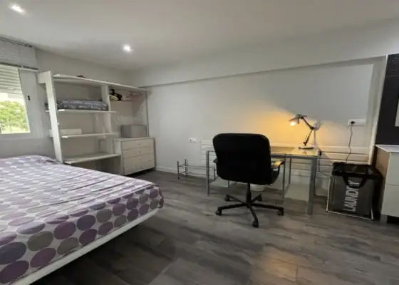 Habitación en un piso compartido de 3 dormitorios en alquiler en La Carrasca, Valencia.
