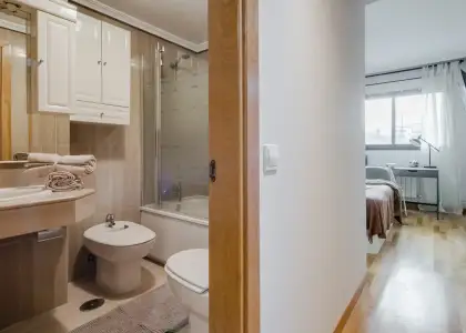 Habitación en un piso compartido de 5 dormitorios en alquiler en Legazpi. en Madrid