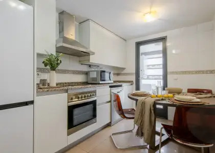 Habitación en un piso compartido de 5 dormitorios en alquiler en Legazpi. en Madrid