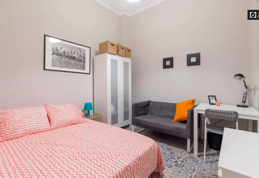 Habitación en un piso compartido de 6 dormitorios en alquiler en La Gran Vía, Valencia. en Valencia