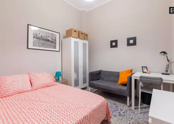 Habitación en un piso compartido de 6 dormitorios en alquiler en La Gran Vía, Valencia.