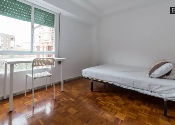 Habitación en un piso compartido de 6 habitaciones en Campanar, ideal para estudiantes. en Valencia