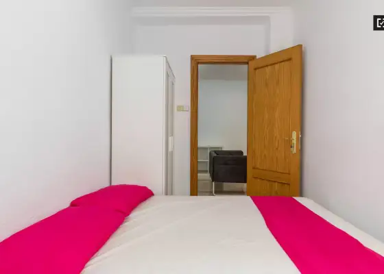 Habitación luminosa en alquiler en el apartamento de 3 dormitorios en Rascanya en Valencia