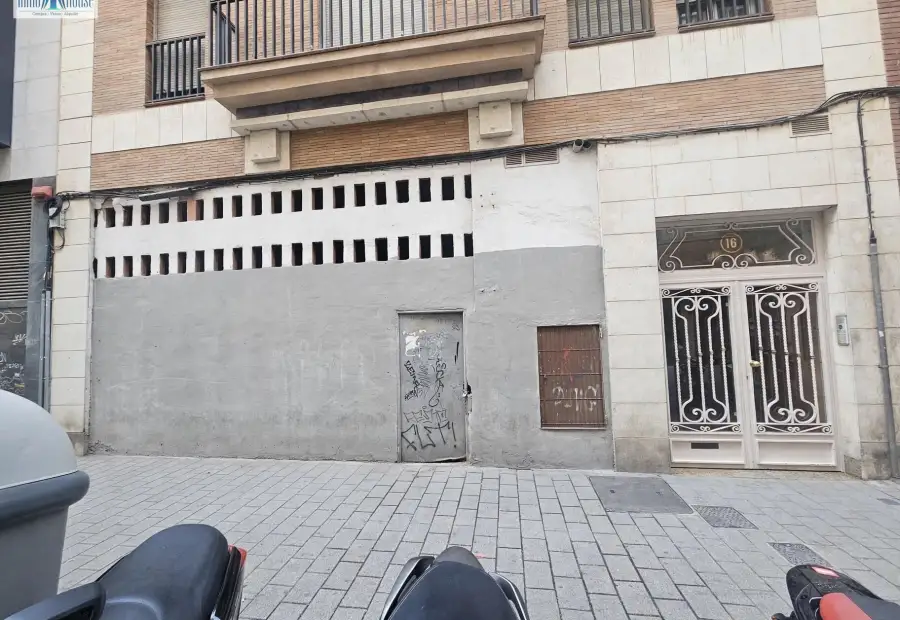 Inmohouse alquila local comercial en Calle Teodoro Camino en Albacete