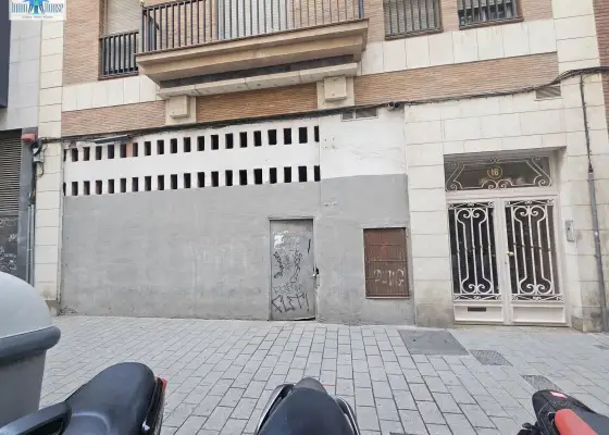 Inmohouse alquila local comercial en Calle Teodoro Camino en Albacete