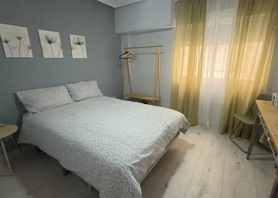 Se alquila habitación en piso compartido de 2 habitaciones en Alicante perfecta para mujeres. en Alicante (Alacant)