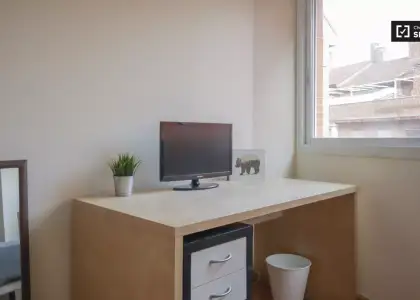 Se alquila habitación en piso compartido de 2 habitaciones en Vista Alegre en Madrid