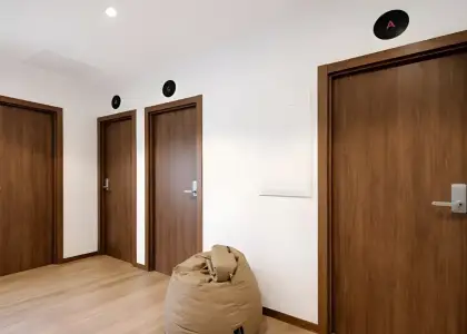 Se alquila habitación en piso compartido de 3 habitaciones en Camino de Ronda, gastos incluidos, perfecto para estudiantes. en Granada