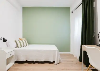 Se alquila habitación en piso compartido de 4 habitaciones en La Malva-Rosa en Valencia