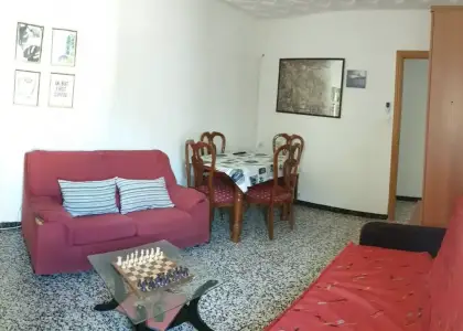Se alquila habitación en piso compartido de 4 habitaciones en San Vicente del Raspeig, todos los gastos incluidos, solo profesionales. en Alicante (Alacant)