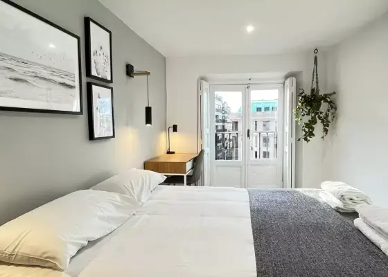 Se alquila habitación en piso compartido de 5 habitaciones en Palacio, sin restricciones en Madrid