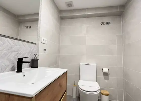 Se alquila habitación en piso compartido de 5 habitaciones en Palacio, sin restricciones en Madrid