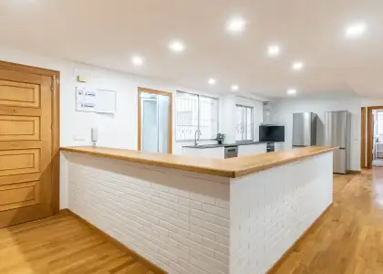 Se alquila habitación en piso compartido de 6 habitaciones en Alicante, gastos incluidos en Alicante (Alacant)