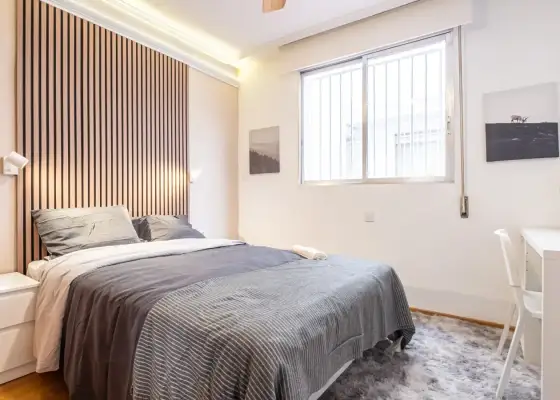Se alquila habitación en piso compartido de 6 habitaciones en Alicante, gastos incluidos en Alicante (Alacant)
