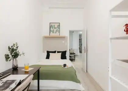 Se alquila habitación en piso compartido de 6 habitaciones en La Gran Vía en Valencia