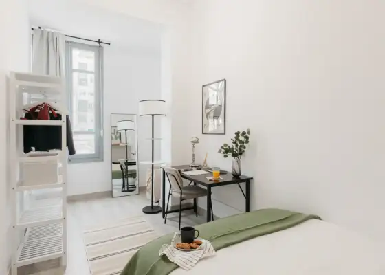 Se alquila habitación en piso compartido de 6 habitaciones en La Gran Vía en Valencia