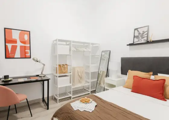 Se alquila habitación en piso compartido de 6 habitaciones en La Gran Vía en Valencia
