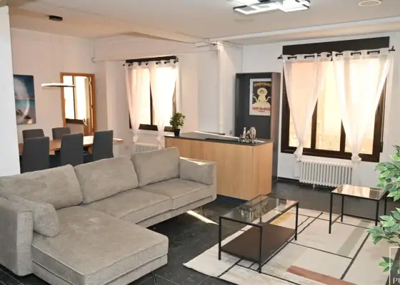 Se alquila habitación en piso compartido de 8 habitaciones en El Mercat, todos los gastos incluidos, se admiten profesionales y estudiantes. en Valencia