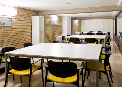 Se alquila habitación en piso compartido en Ensanche-Zabalgunea, solo estudiantes. en Pamplona