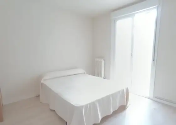 Se alquila habitación en piso compartido en Pamplona