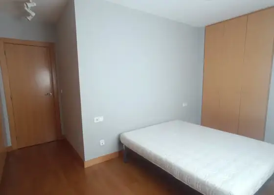 Se alquila habitación en piso compartido en Pamplona