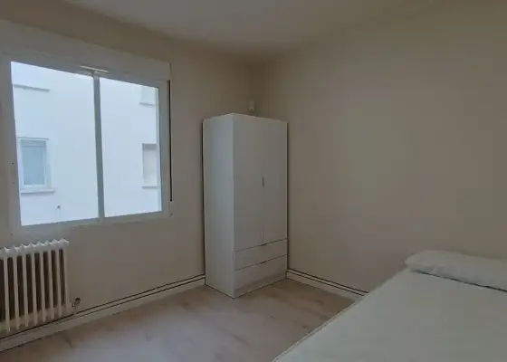 Se alquila habitación en piso compartido en Pamplona