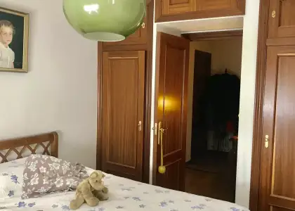 Se alquila habitación en piso de 3 habitaciones en Ensanche/Zabalgunea en Pamplona