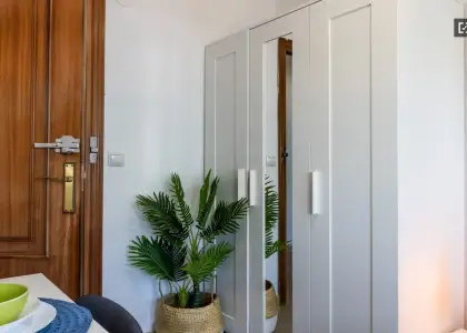 Se alquilan habitaciones en apartamento de 4 habitaciones en Puente De Vallecas en Madrid